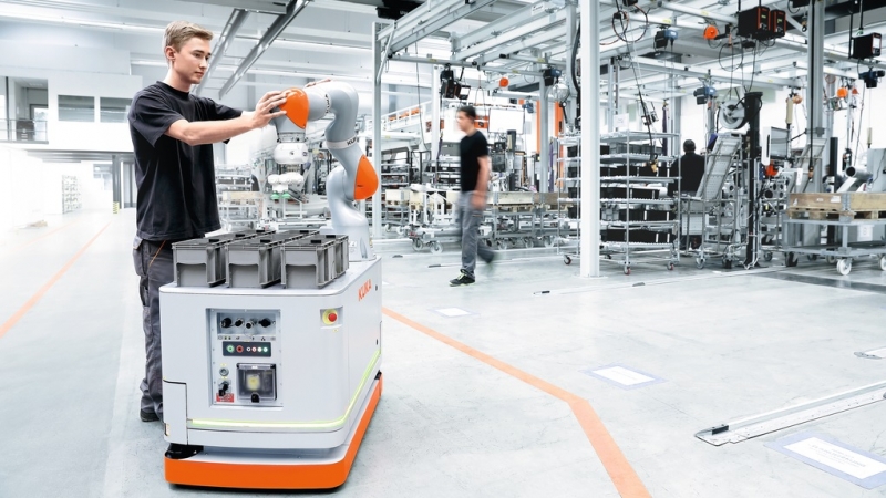 [特別企画：これなら簡単“パッケージシステム”]ロボットは４段階で進化する／KUKA