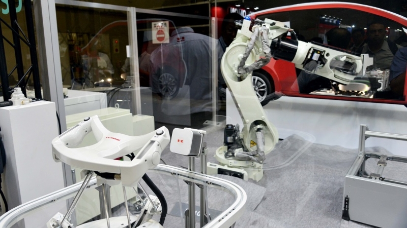 「産業用ロボットってどう使う？」記者が実際にやってみた