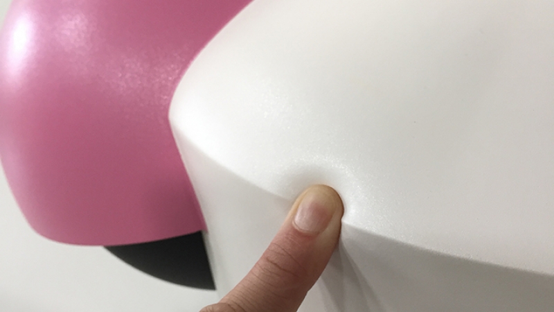 記者もやってみた！ 触れた瞬間「ピタッ」と止まるロボット用安全カバー【後編】／三重ロボット……