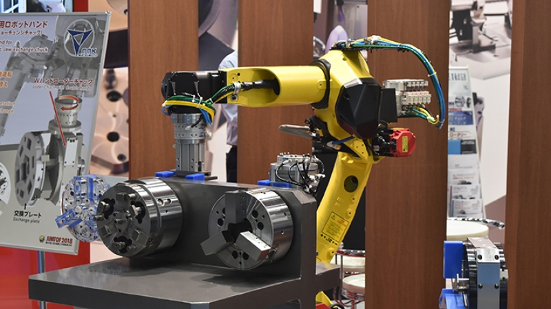 チャックの爪の交換はロボットに【前編】／松本機械工業