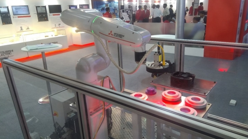 満を持して登場！三菱電機が協働専用ロボ、2019iREX出展後に発売も【前編】／三菱電機 ……