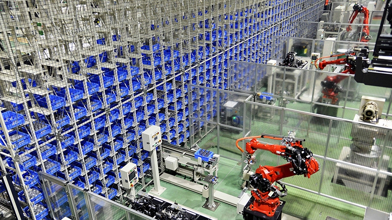 工場内にはたったの３人 、24時間止まらない工場／アマダ