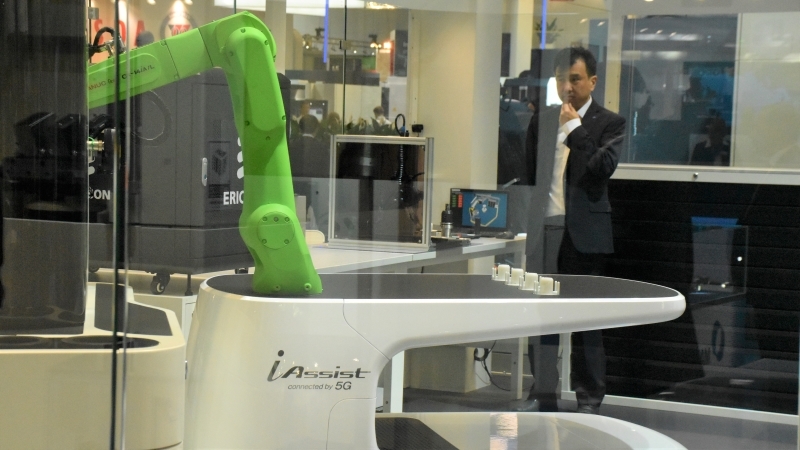 ［海外展リポート］ロボットに何をさせる？ 欧州の工作機械見本市での提案【後編】／EMOハノ……
