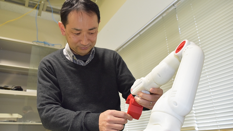［気鋭のロボット研究者vol.12］あいまいな自然言語を協働ロボに【前編】／静岡大学 小林……