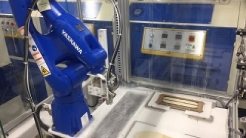 産ロボを導入、生産効率が４割向上／アシックス