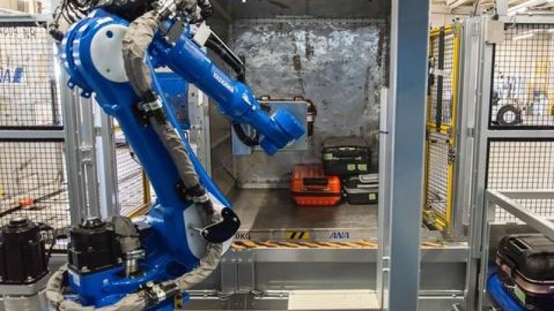 ロボットで空港業務を自動化、実証実験を開始／ANA・豊田自動織機
