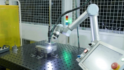 板金工場の溶接工程に協働ロボットが採用／ユニバーサルロボット