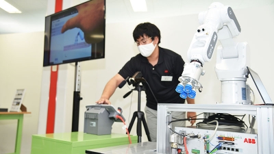 協働ロボに注力、新製品を国内初披露／ABB