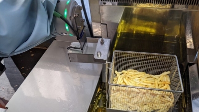 フライドポテトをロボットが調理／コネクテッドロボティクス