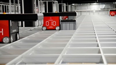 ［ロボットが活躍する現場vol.15］釣り具をつり上げピッキング／ハヤブサ
