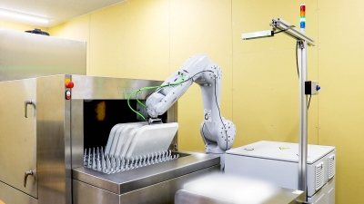 トレイ洗浄ロボットシステムを舞浜で実機展示／チトセロボティクス
