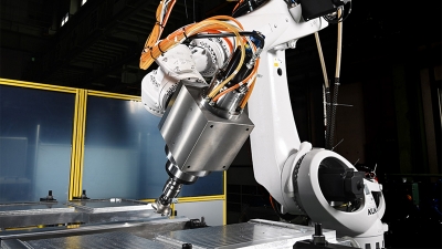 工作機械と同じ感覚で扱えるロボット加工機を開発／桜井製作所