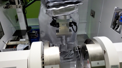 職人の手作業をロボットに／光機械製作所