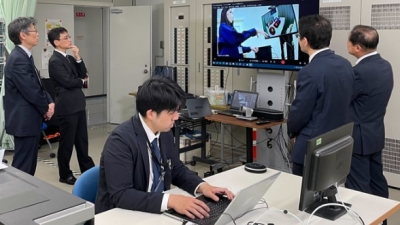 ロボットアームの遠隔操作の実証実験に成功／NTT、三菱電機