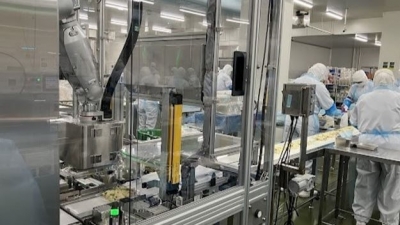 総菜用ふた閉めロボットを安川電機と共同開発／キユーピー