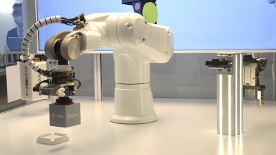 フランスの産業展が日本に初上陸、多彩なロボット提案に注目集まる