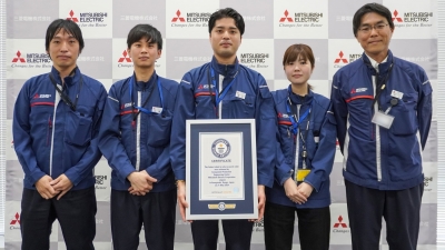 「パズルキューブを最速で解くロボット」のギネス世界記録に認定／三菱電機