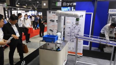 AMRと協働ロボットで工程間搬送を自動化／ダイドー