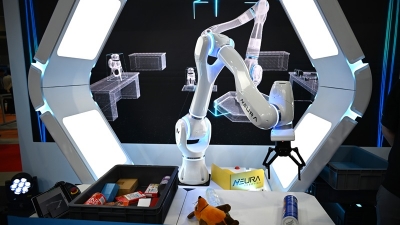 対話形式で指示できる協働ロボット／井高