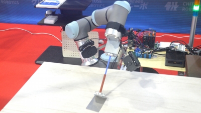 0.02mmの高い精度でロボットの手先を制御／チトセロボティクス