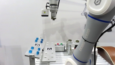 斜めの場所でもスムーズにピッキング／DOBOT JAPAN