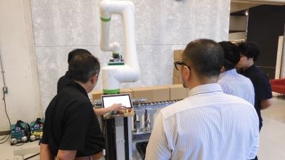 体験会でパレタイジングシステムの操作性や新機能をアピール／Closer