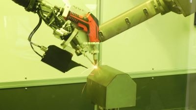 「自動溶接は難しい」との先入観をくつがえすロボットシステム／スギノマシン
