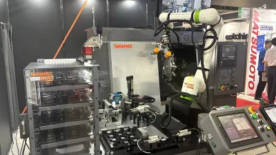 協働ロボでワーク、工具、コレットを自動交換／高松機械工業