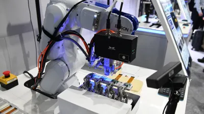 １μmの精度で力覚センサーレスの配線挿入／Mech-Mind