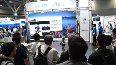 ヒト型ロボに人だかり／TechShare