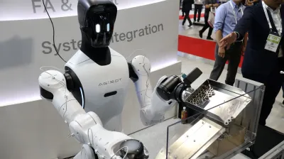 ヒト型ロボットで実用的なデモを披露／ダイドー