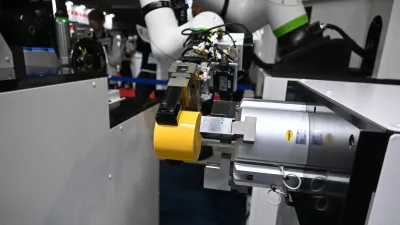 ワークのストックから搬送まで自動化／中村留精密工業
