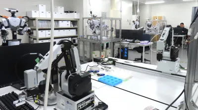 信州大学内に「ロボラボ」を設立、産学連携で「新材料の作り方を作る」